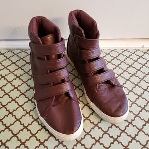 JustFab maroon high top shoes